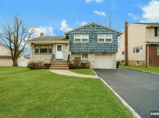 371 Greenwich St, Bergenfield, NJ 07621