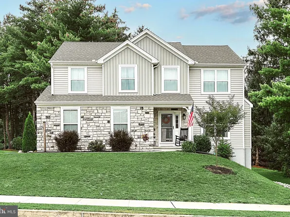 2 Dogwood Ter, Dillsburg, PA 17019