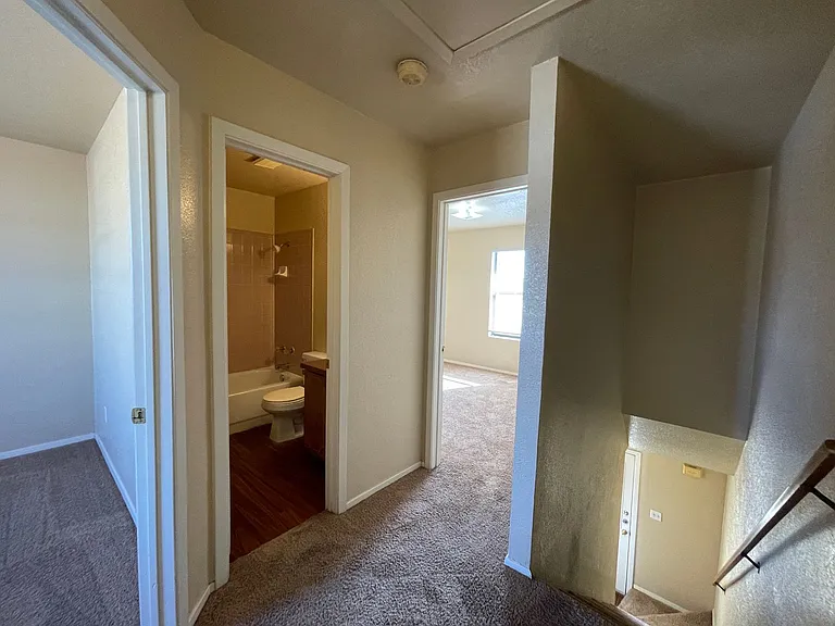 1108 Leslie — Photo 17