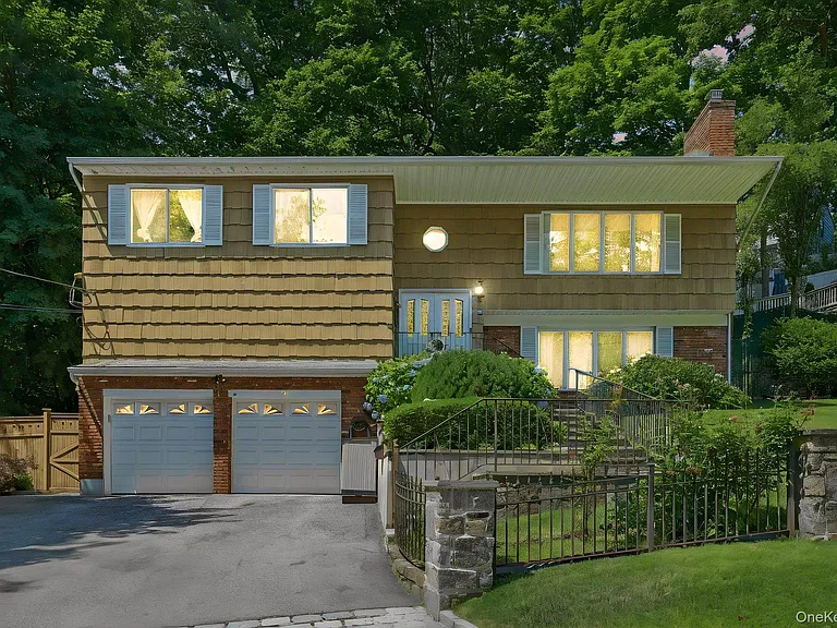 80 Hickory Hill Dr — Photo 3
