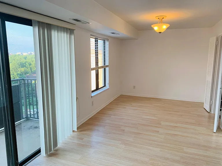 3100 S Manchester St #9 — Photo 2