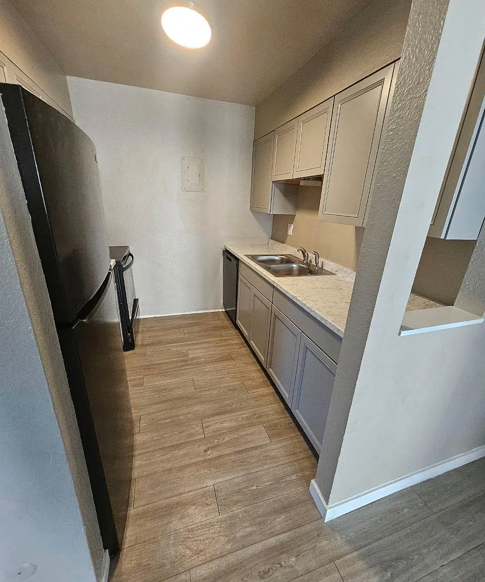 2 bed, 772 sqft, $1,000 — Photo 2
