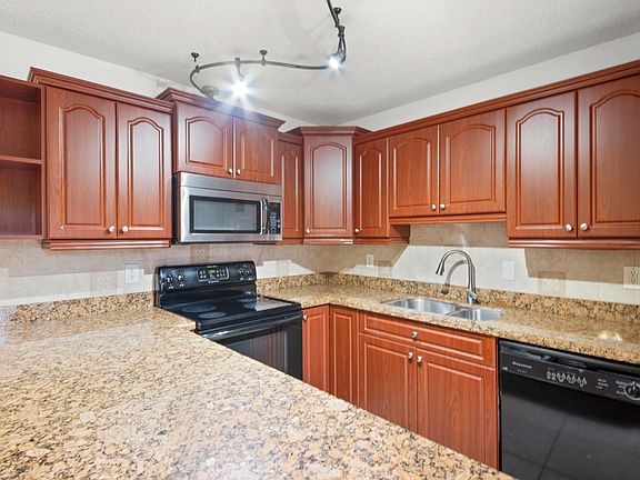 5th image of 833 Springdale Circle #83c