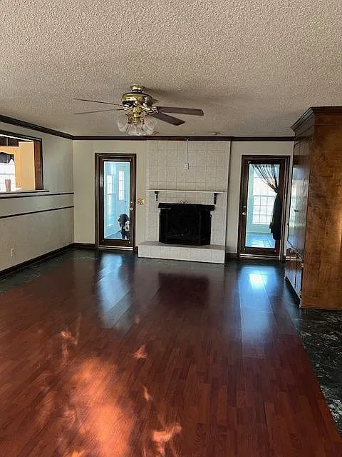 3 bed, 2100 sqft, $1,900 — Photo 3