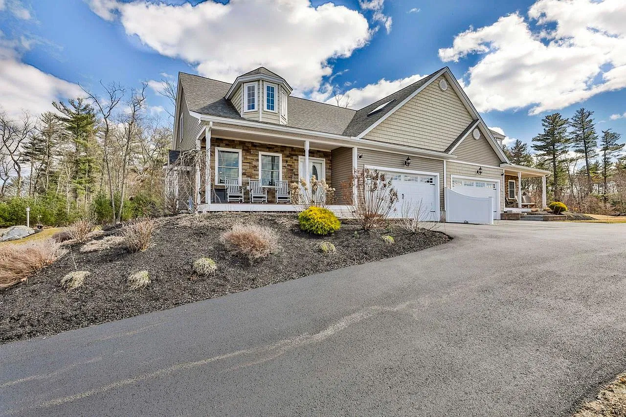 3 bed, 2.5 bath, 2500 sqft, $5,450 — Photo 1