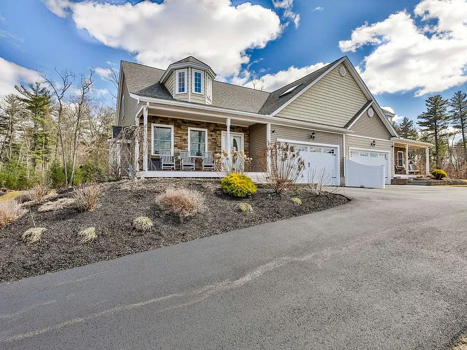26 Braemoor Woods Rd #A