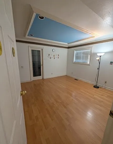 Laurel St — Photo 10