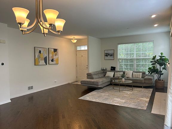 4th image of 828 Linden Cir