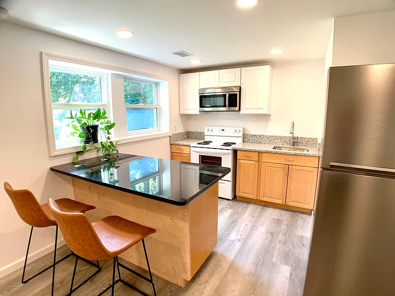 7 Lancaster Dr #1 — Photo 2