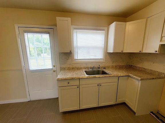 3rd image of 4101 N Kinsley Ave