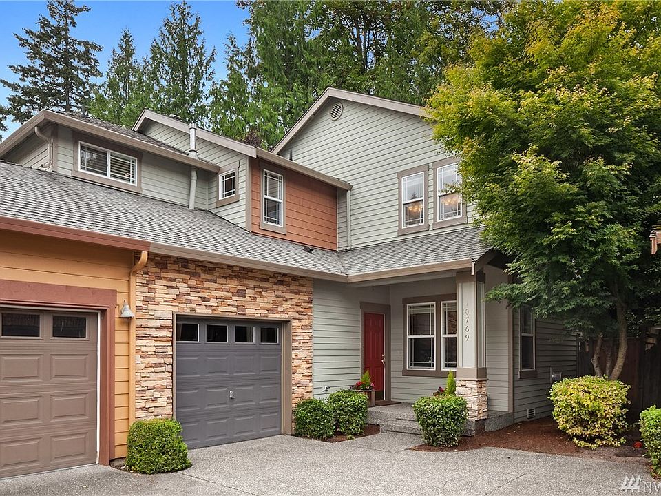 1st image of 10769 221st Ln NE #18