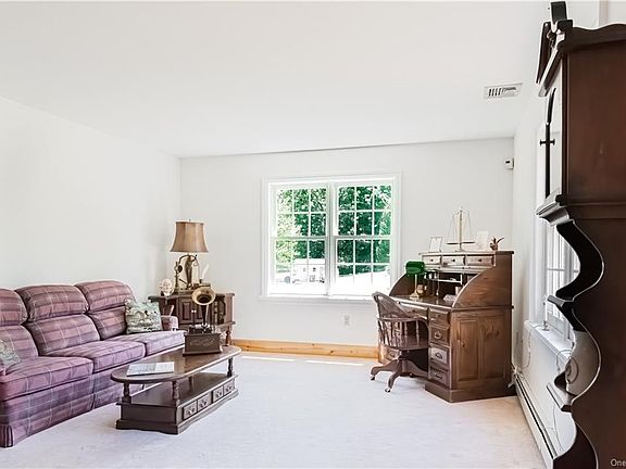 5th image of 8 Thornwood Ct