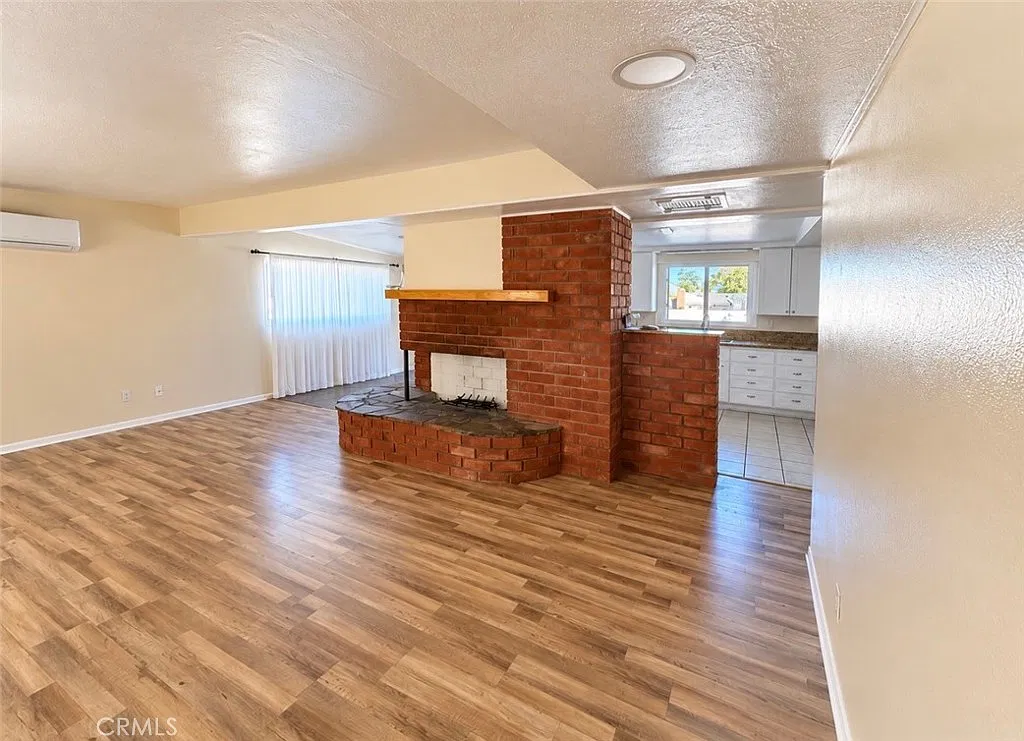 3 bed, 1590 sqft, $3,200 — Photo 3