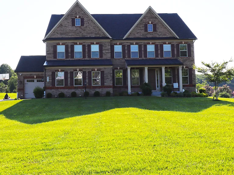 1040 Stepping Pl — Photo 2