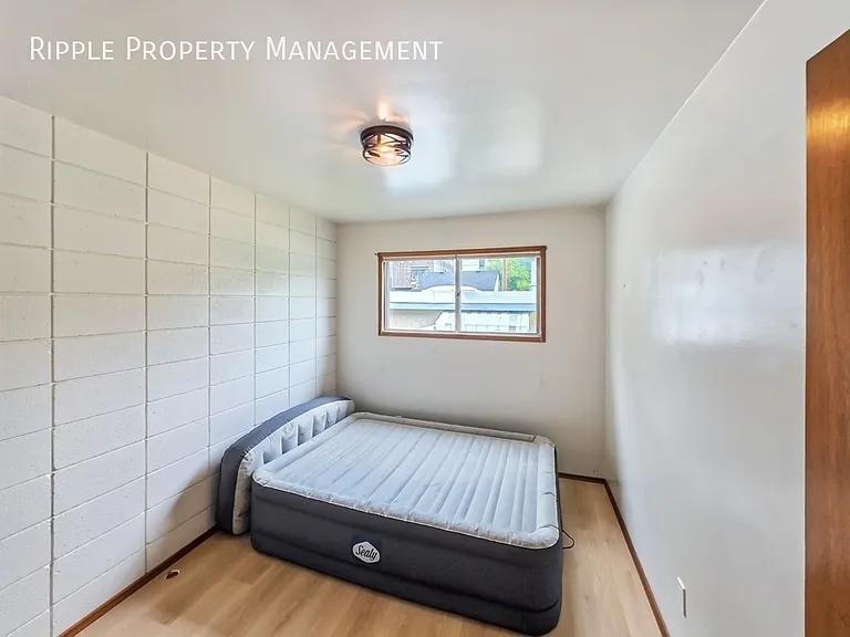 612 56th Ave SW #UPPER — Photo 15