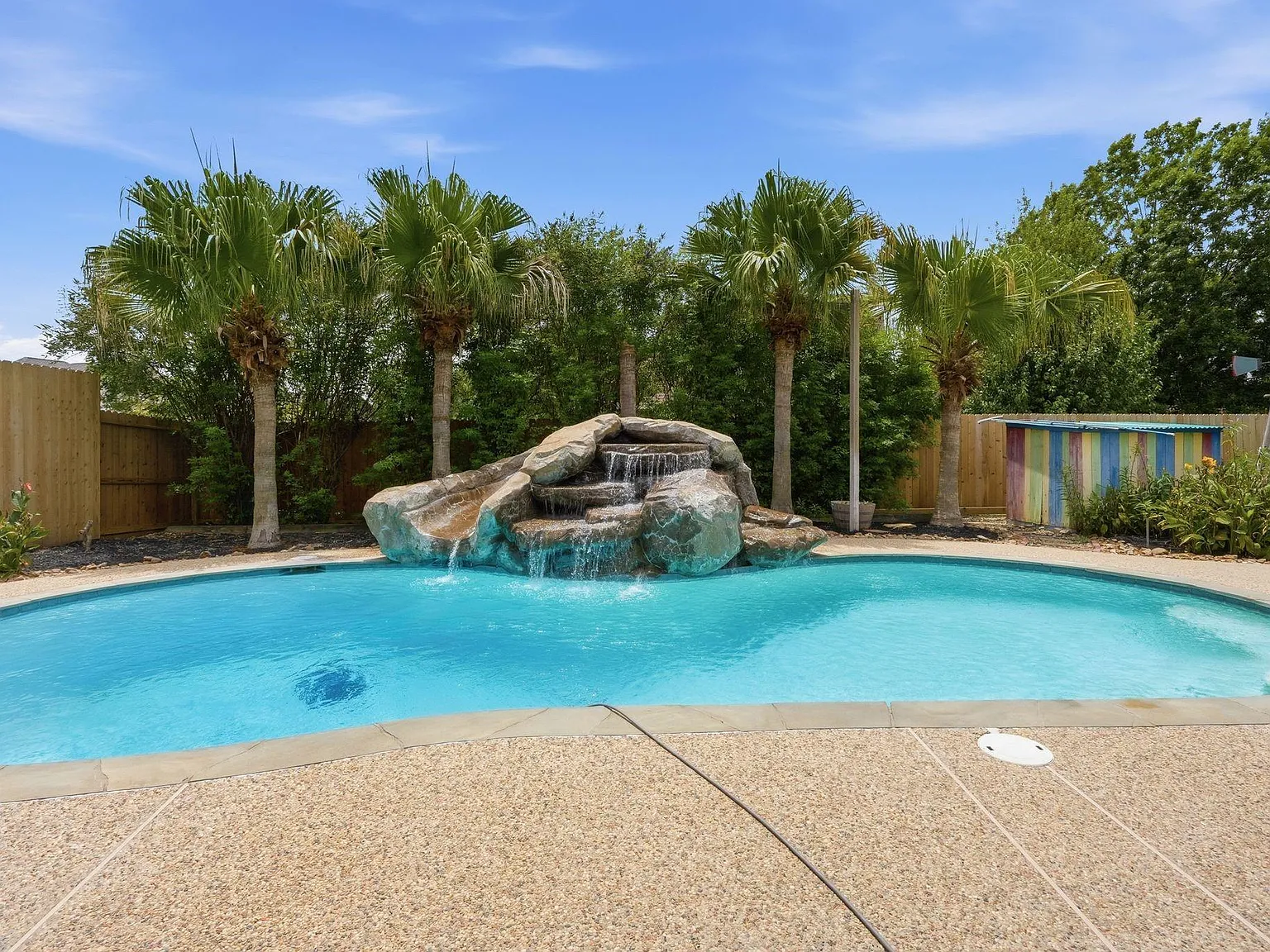 5 bed, 3.5 bath, 3216 sqft, $4,000 — Photo 2