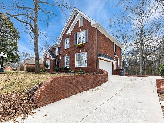 3rd image of 545 Ridgecrest Dr
