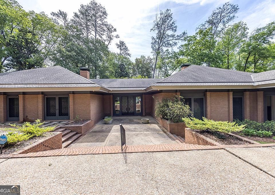 1st image of 2718 Averett Dr