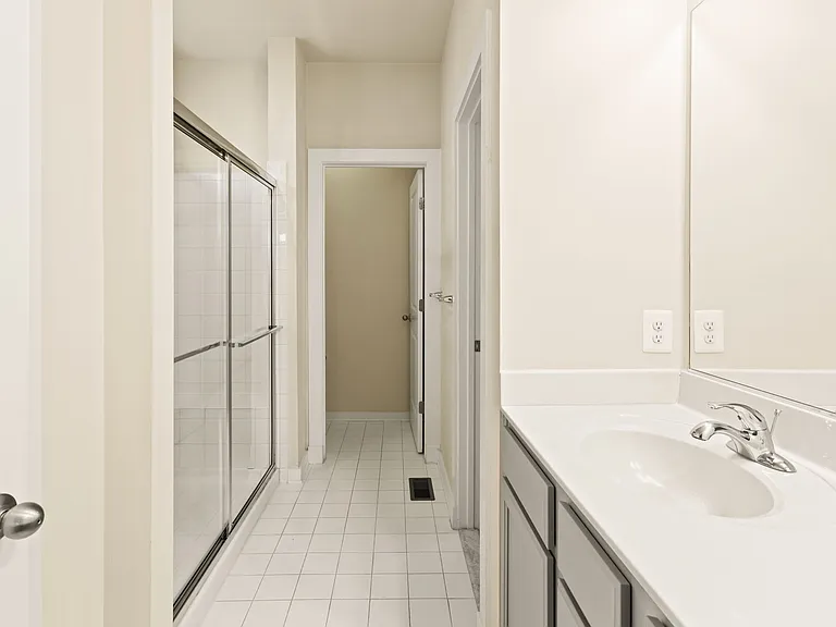 1112 Saxton Dr — Photo 12