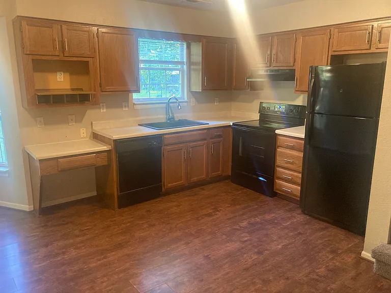 1338 NW Jefferson Ct — Photo 14
