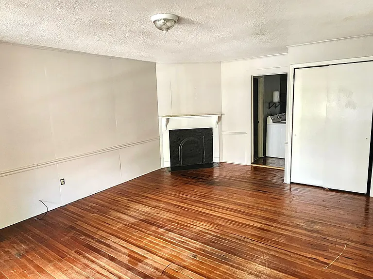 217 Tryon St #B — Photo 2