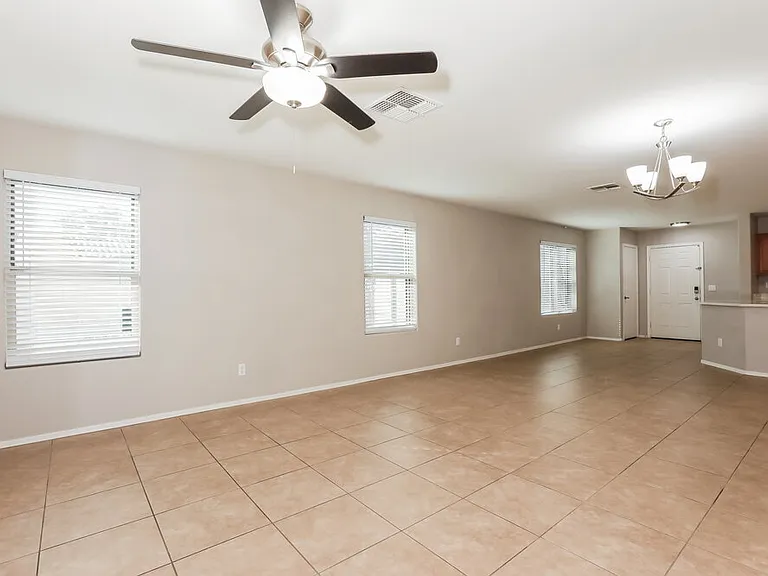 2541 S De Soto Rd — Photo 4
