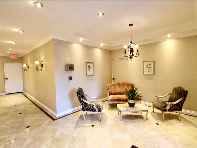 439 N Doheny Dr #107 — Photo 18