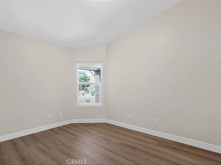 28131 Florence Ln — Photo 14