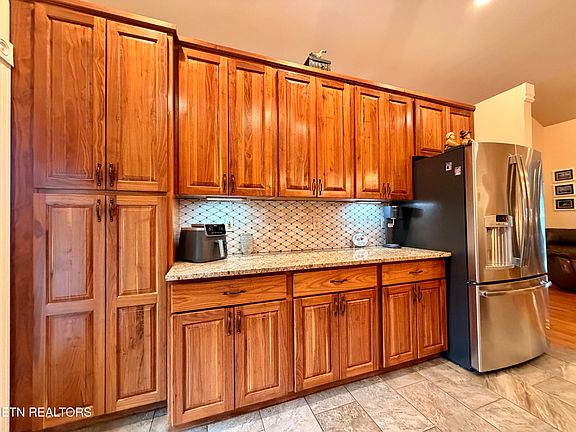 15th image of 630 Kenny Brook Ln