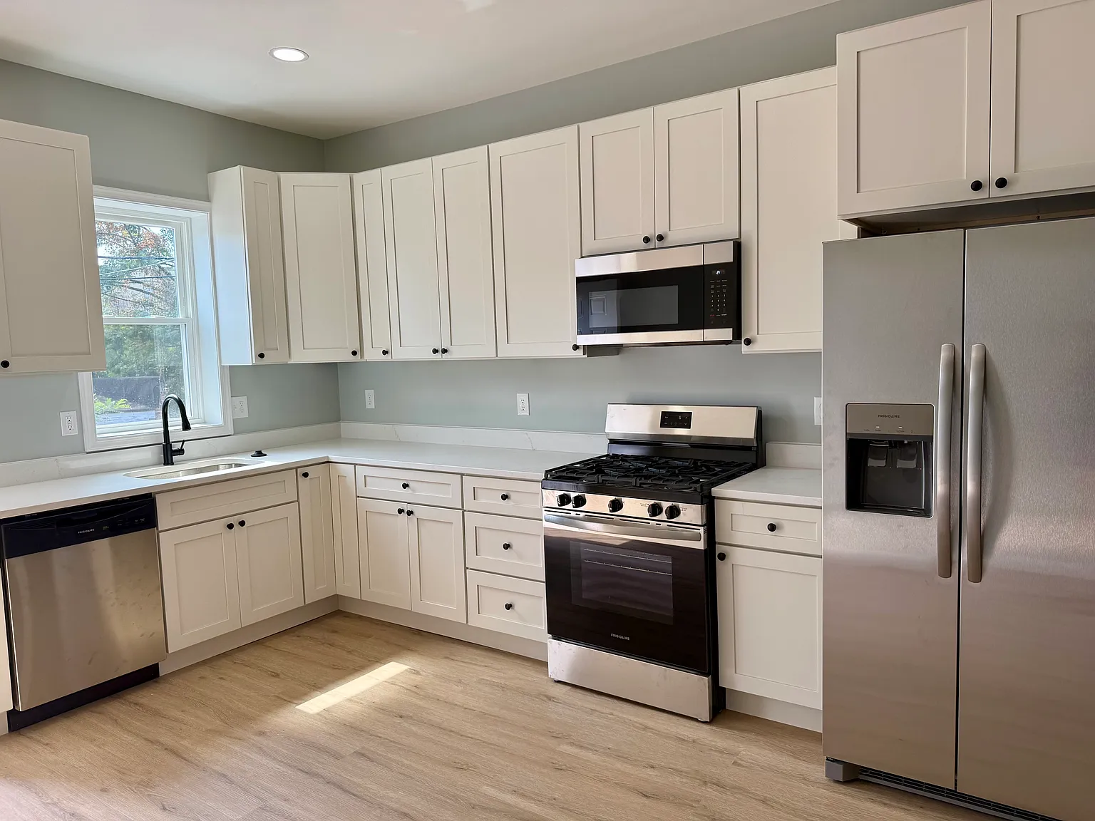 2 bed, 1.5 bath, 1232 sqft, $1,875 — Photo 3