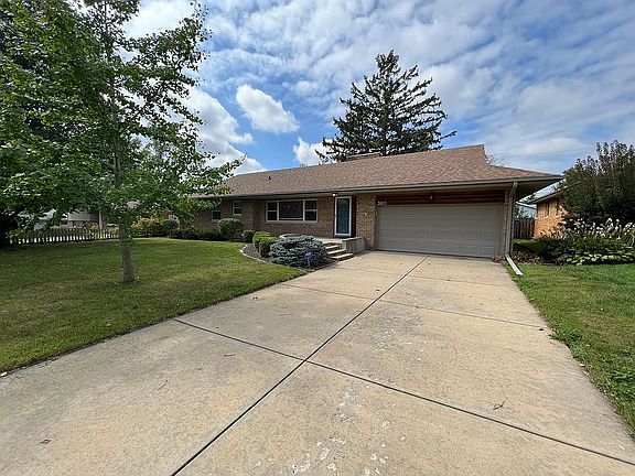 3rd image of 3825 N Lynnwood Pl