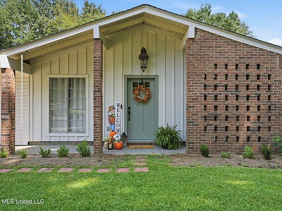 3rd image of 305 Rollingwood Ave