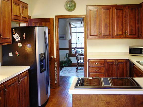 Kitchen w/door to dining room
