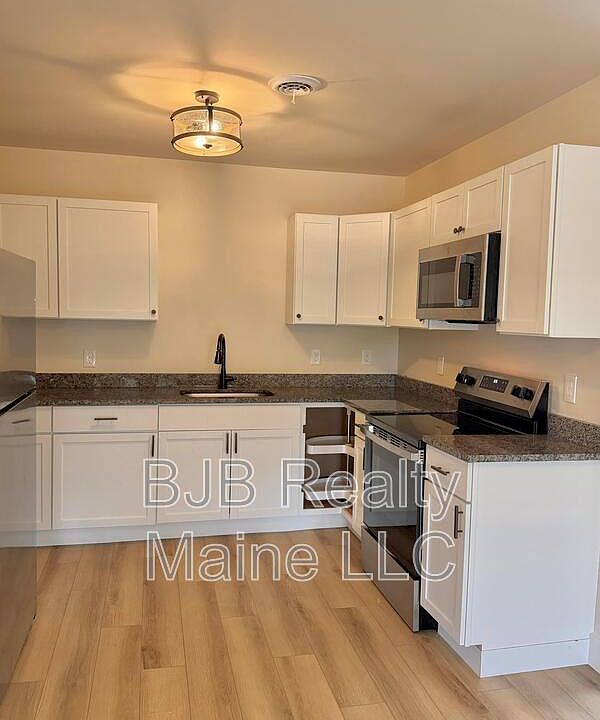 1st image of 156 Woodford St #6