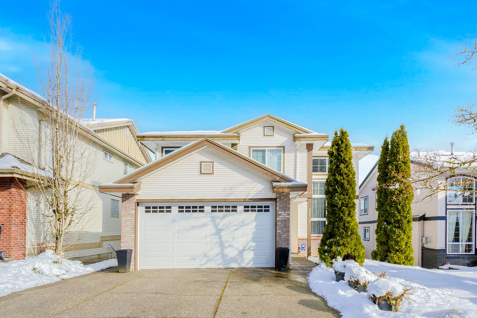 2209 Turnberry Ln photo 1