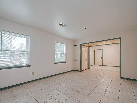 3rd image of 12711 Park Forest Dr