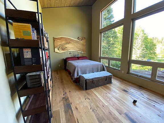 4th image of 755 High Meadow Dr