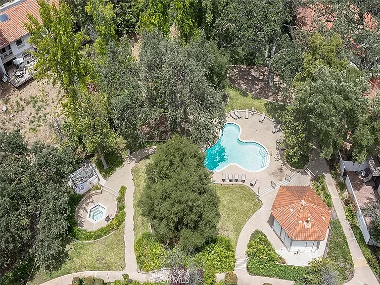 724 Valley Dr — Photo 25