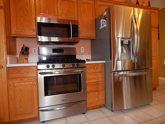 5th image of 42758 Sycamore Dr