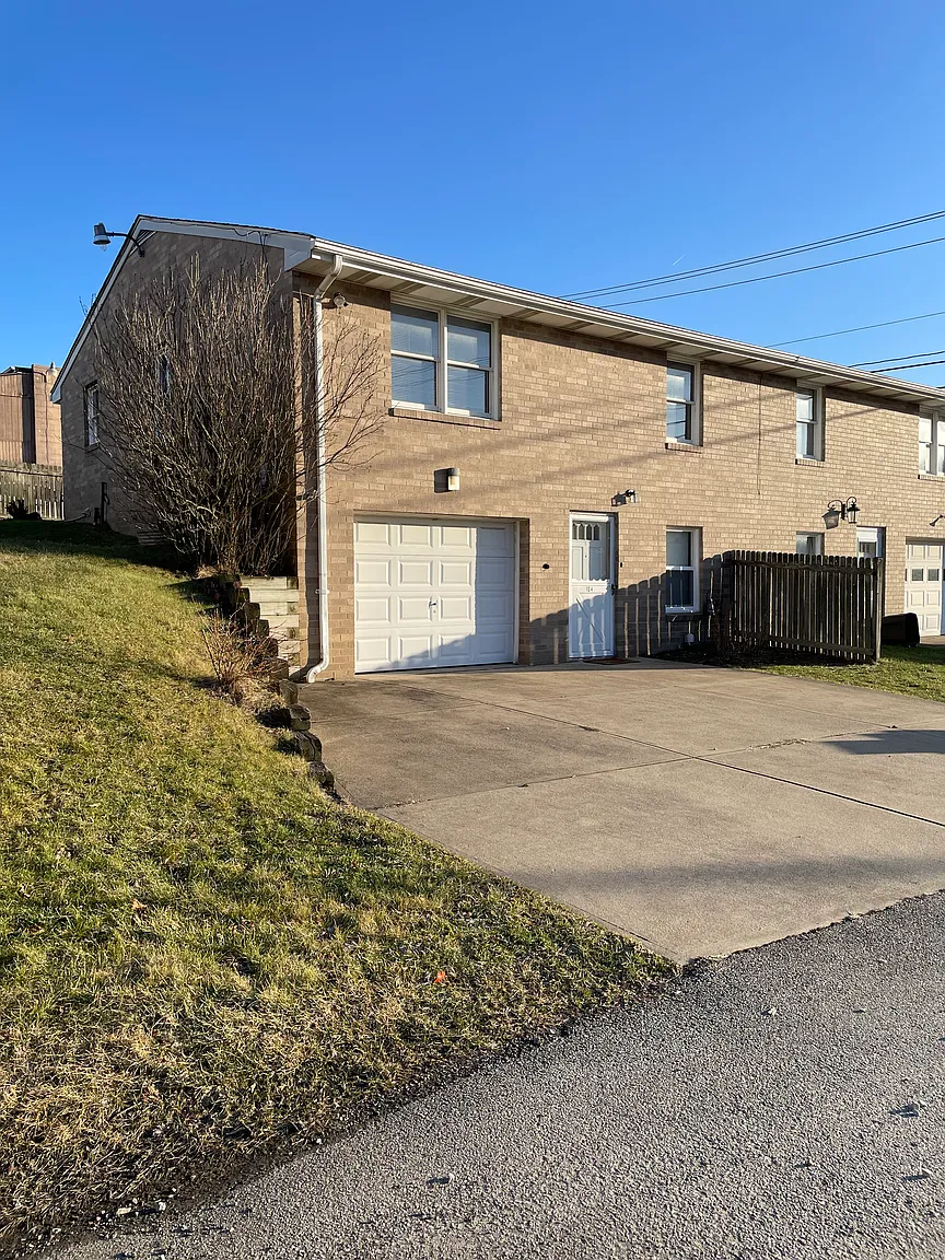 104 Columbia Dr photo 1