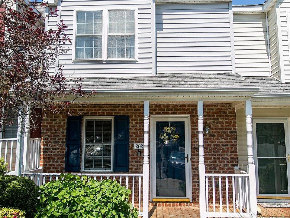 1st image of 202 Barrington Way