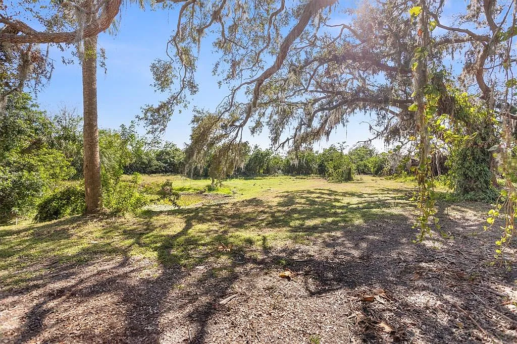 2 bed, 2.0 bath, 2409 sqft, $4,200 — Photo 4