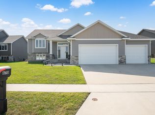 870 Portsmith Dr NW, Rochester, MN 55901