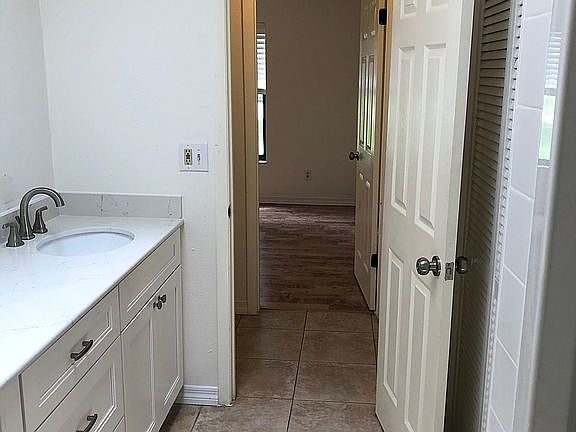 5th image of 2521 Westwood Ave