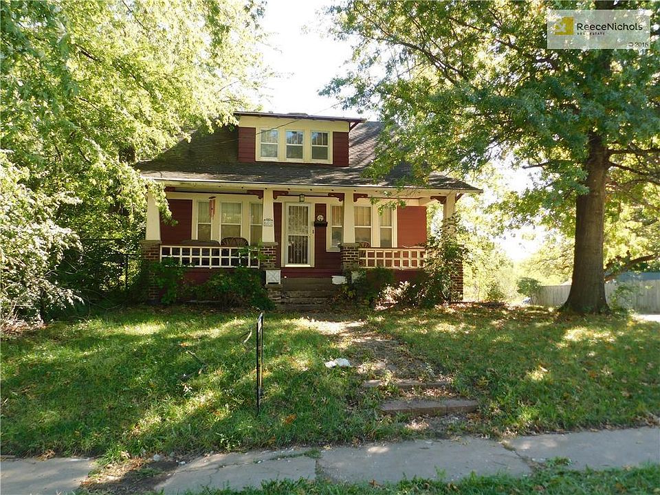 1st image of 601 E College St