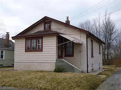 19 W Lewis St photo 1