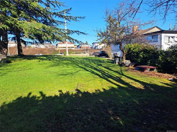275 Battleford Ave, Saanich, BC V8Z 1J7