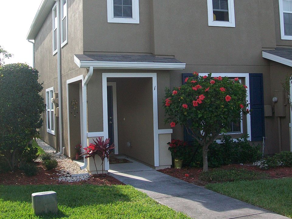 Spacious and Bright End Unit