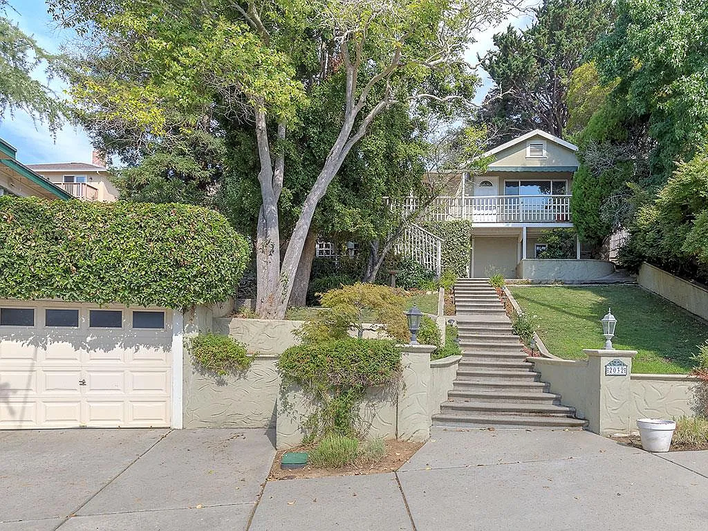 2032 Lyon Ave photo 1
