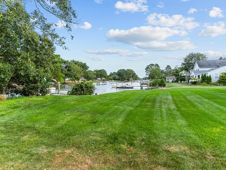 93 Riverside Dr — Photo 44